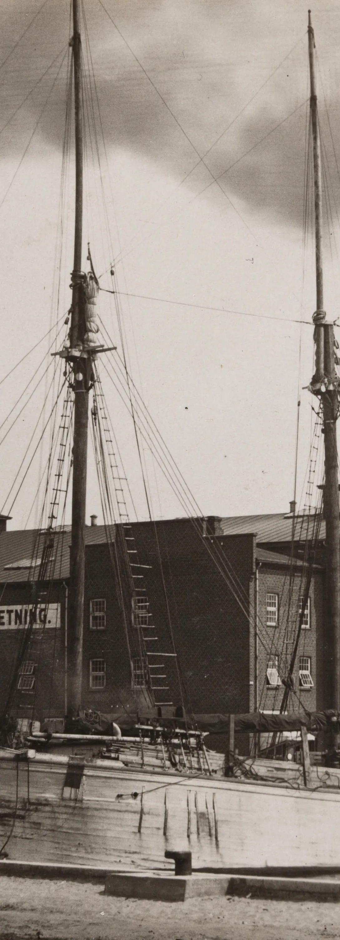 P/L Elfriede Taanis kai ääres