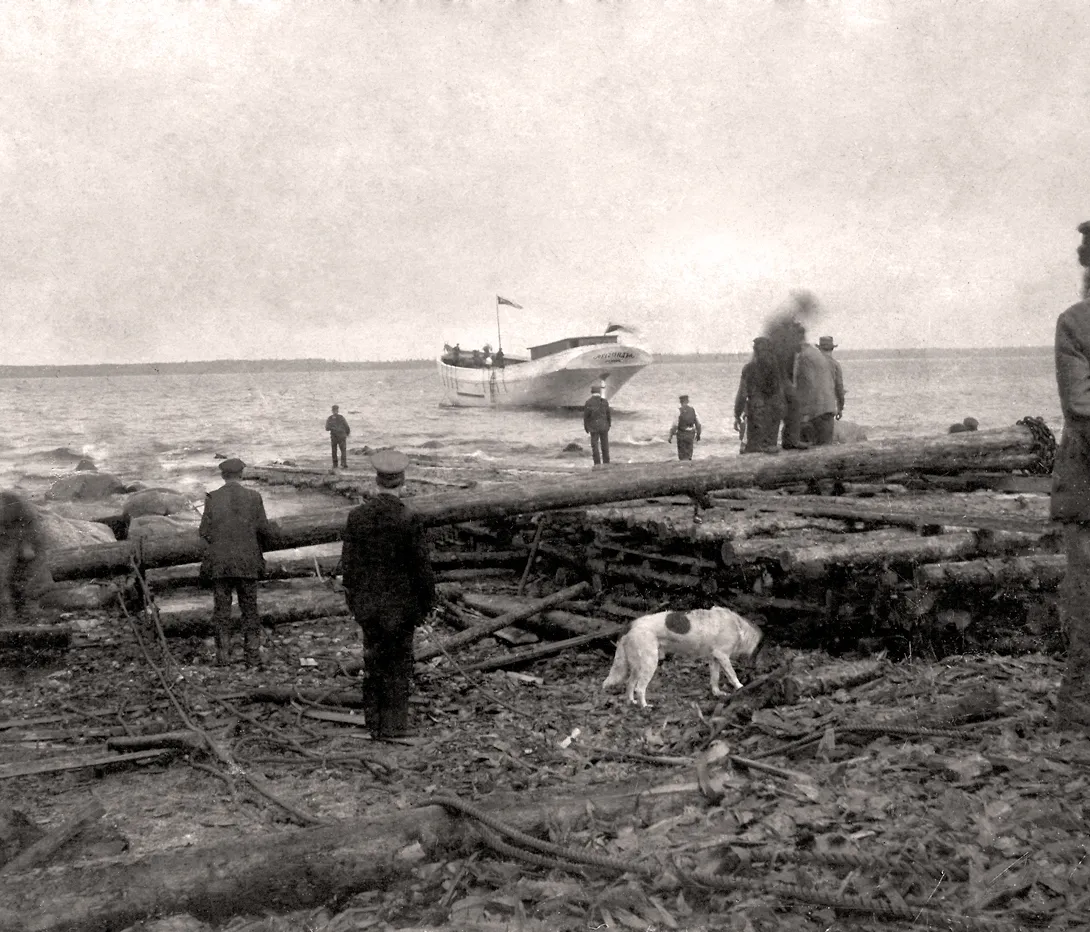 Käsmu Meremuuseum - Edmundi vettelaskmine 1900 Kaevu valgama laevaehitusplatsil Käsmus