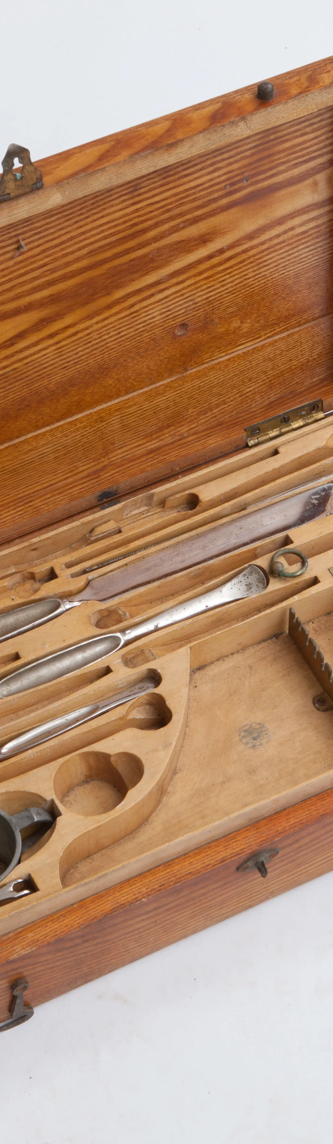 Käsmu Meremuuseum - Laeva arstiriistade kast KMM_MER_363